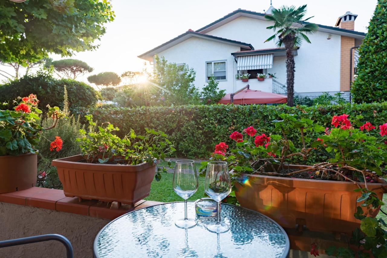 Apartment Holiday Versilia Camaiore Exteriör bild
